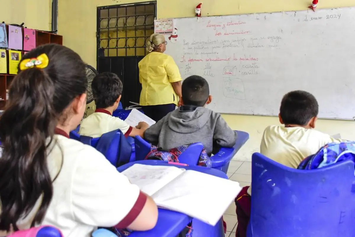 Inicio de clases en la Costa ecuatoriana ciclo 2026-2027 tras feriado del Día del Trabajo.