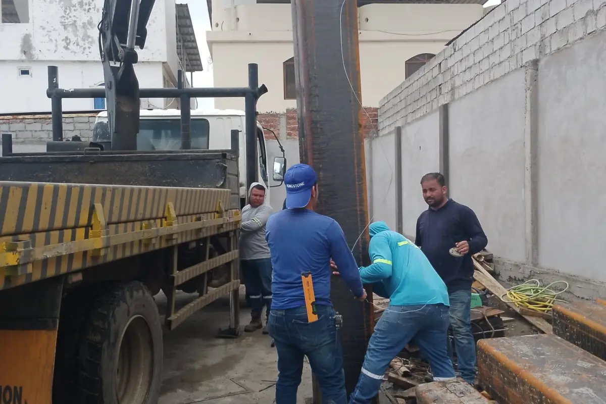 Trabajadores en una construcción de Manta. , El Diario