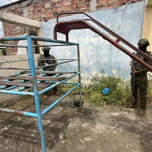 Incautan arma y drogas en el sector de La Piñonada durante patrullaje de las Fuerzas Armadas