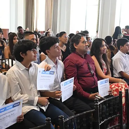 Municipio de Guayaquil certifica a 180 estudiantes en nivel básico de inglés tras proceso formativo