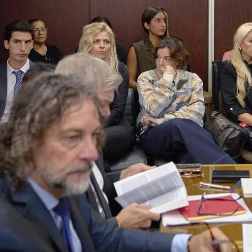 Hija de Maradona denuncia irregularidades en la atención médica previa a su muerte