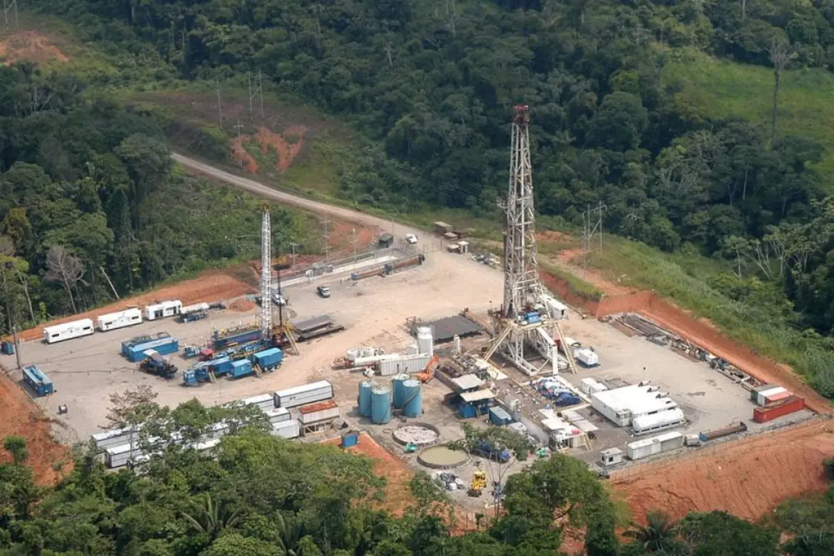 Petroecuador, empresa petrolera estatal, implementa seguro de cobertura financiera para proteger exportaciones de crudo.
