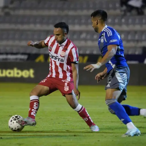 Emelec se impone 0-1 a Técnico Universitario con gol en los minutos finales