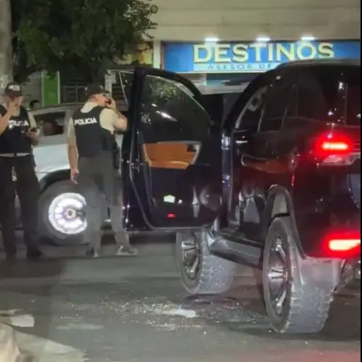 Ataque armado deja un hombre muerto dentro de su vehículo en la avenida 113 de Manta