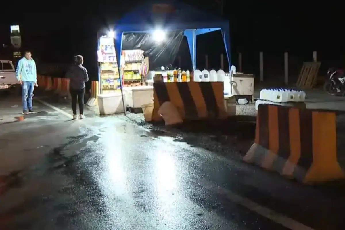 Cerca del peaje de Chongón, en Guayas, se ubican varios puestos de comida que atienden las 24 horas del día., Foto: Cortesía