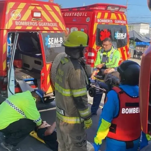 Choque múltiple entre cinco camiones dejó seis personas heridas en Guayaquil