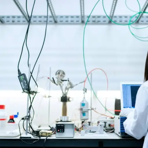  Brecha de género en tecnología: solo el 30% de los profesionales del sector en Ecuador son mujeres