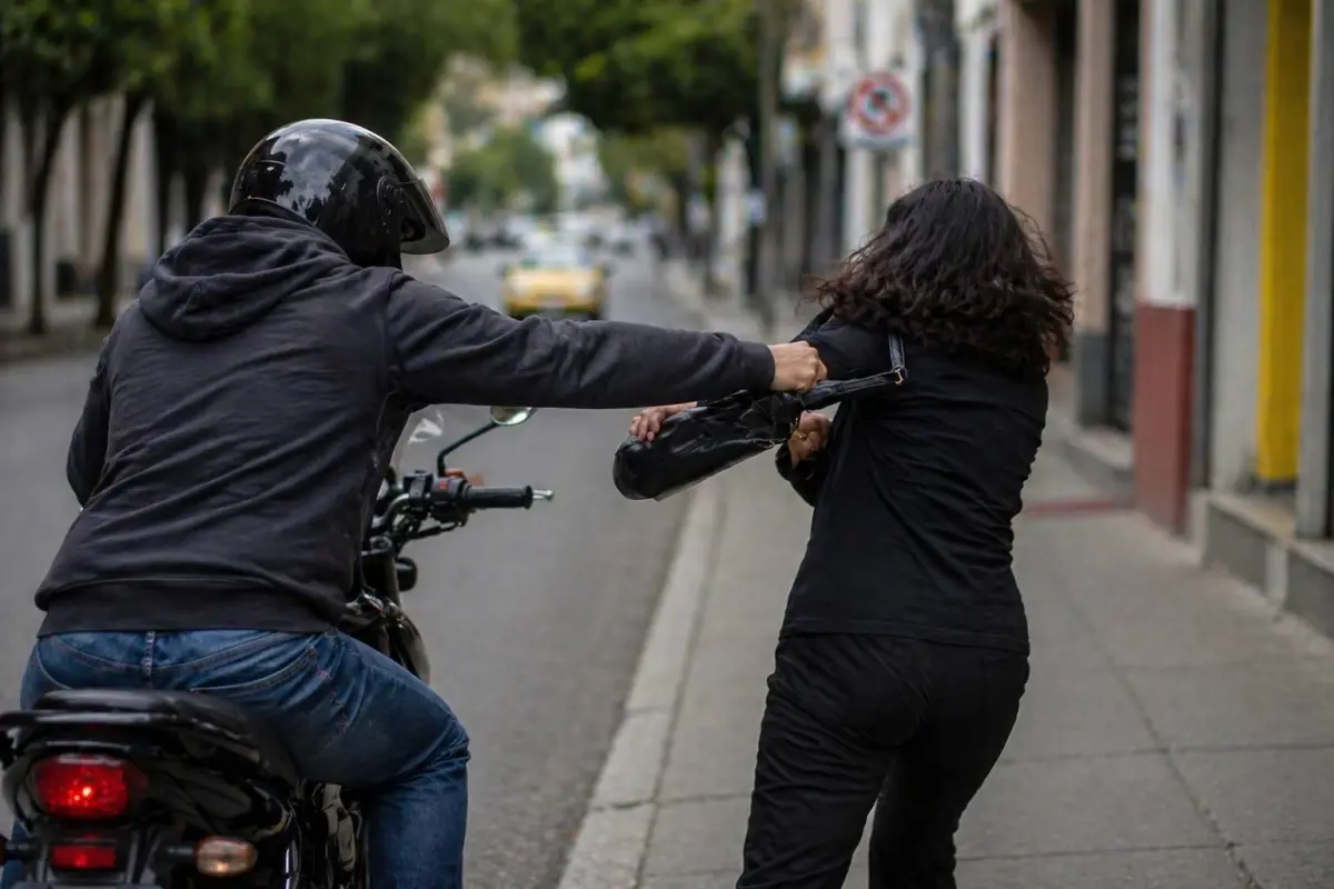 Asalto violento en Santo Domingo deja a mujer herida y sin 4.000 dólares