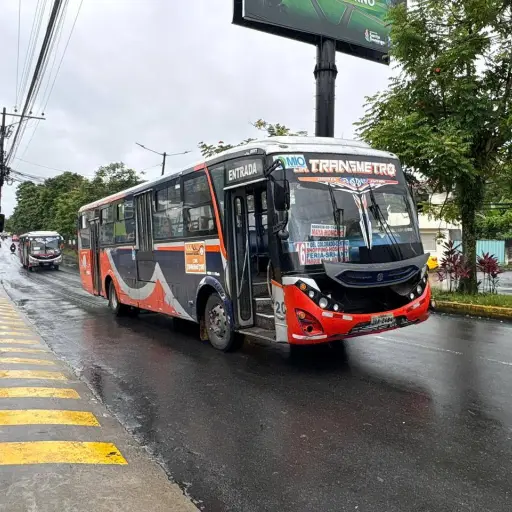 Seis cooperativas interparroquiales y 24 rutas urbanas operarán en la Plaza Comercial 3 de Julio, en Santo Domingo 