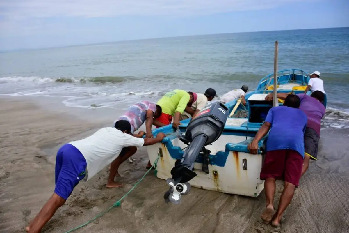 En Crucita hay cerca de 400 lanchas registradas. Los pescadores son de Las Gilces, Los Arenales, Los Ranchos e incluso del sector agrícola. , El Diario. 