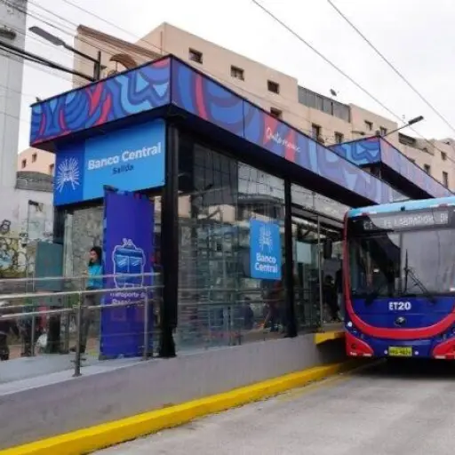 ¿Viajará en feriado? Estos son los horarios del Metro y buses en Quito
