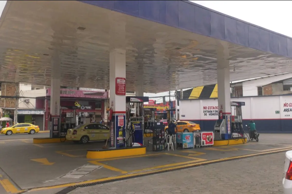 ubida del precio de la gasolina impulsa cambio de consumo y eleva costos en talleres automotrices