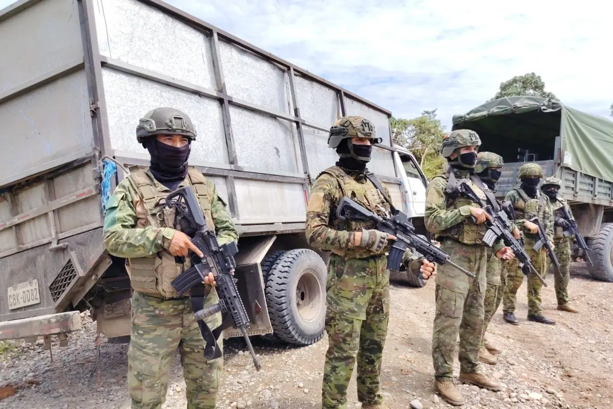 Se debate el uso de uniformes en organismos de seguridad., Cortesía