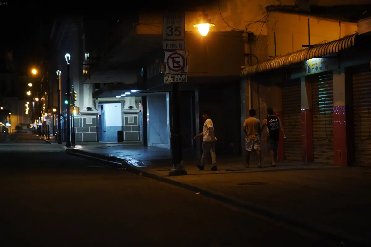 Decreto 370 establece restricción de movilidad en Quito y Guayaquil por seguridad., API