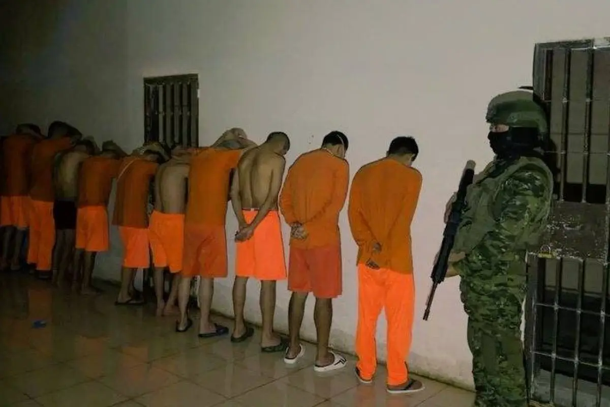 Militares durante un control carcelario., Diario Centro