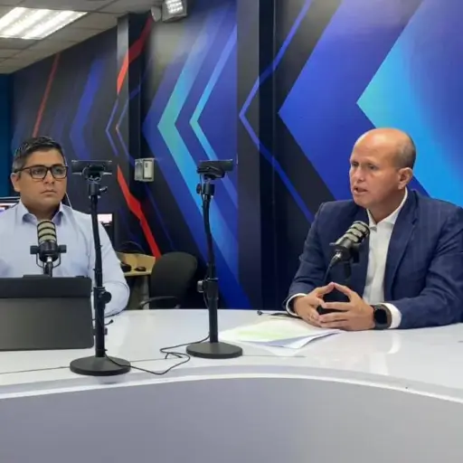 “Invertimos 6.4 millones de dólares para uniformes en Manabí y Santo Domingo”, asegura Diego Vélez, coordinador de la Zona 4 de Educación