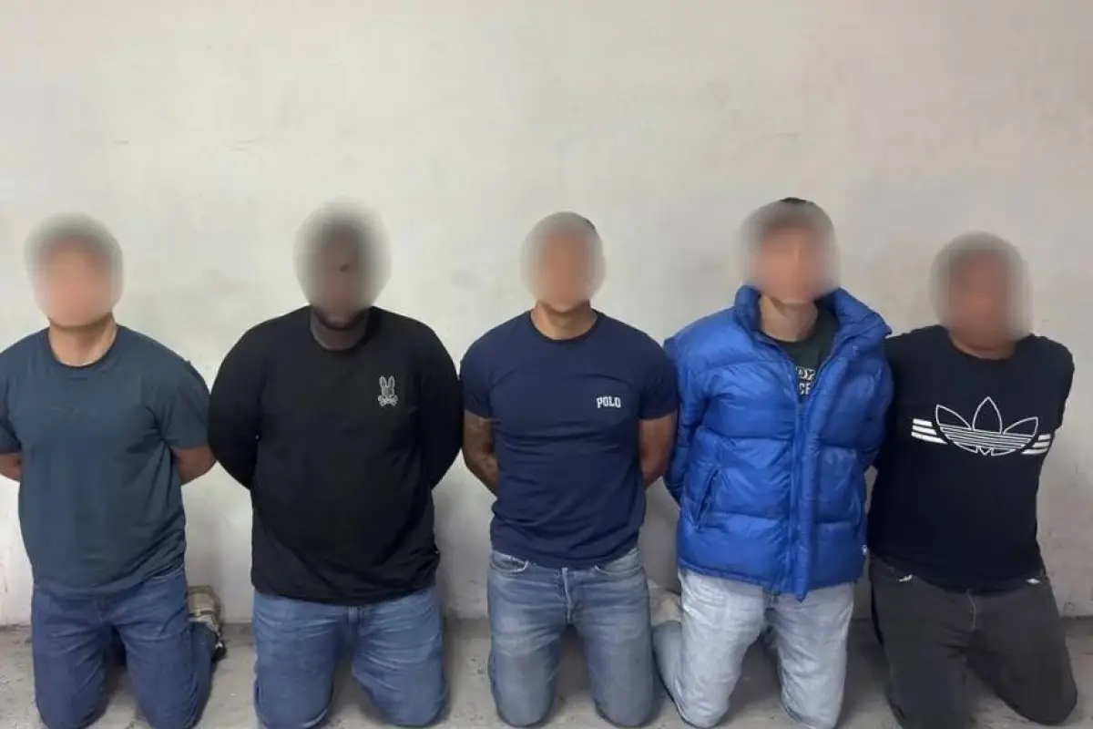 Los cinco sospechosos fueron entregados a las autoridades para su respectiva judicialización., Foto: X Policía Nacional