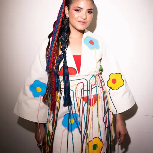 Brenda lanza “Pena” y apuesta por reinventar el folclor ecuatoriano con un sonido actual