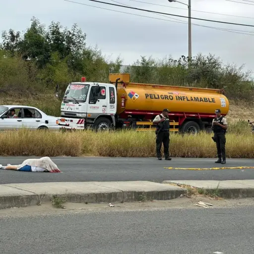 Hombre es asesinado a tiros en la vía Circunvalación de Manta