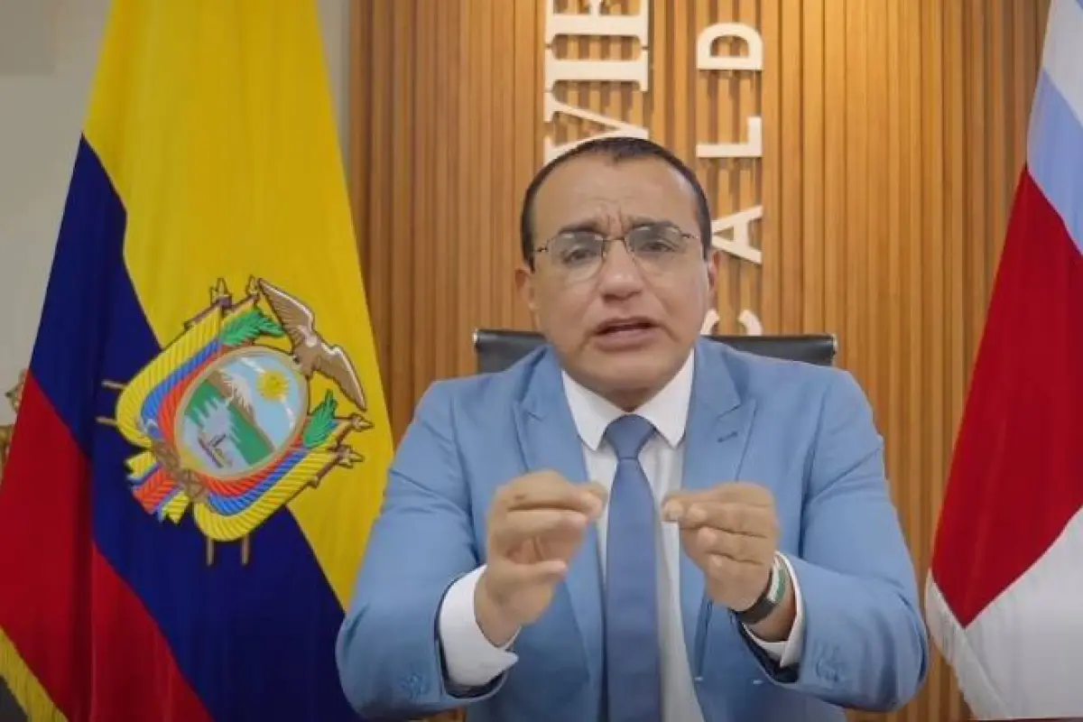 Javier Pincay, alcalde de Portoviejo, durante su pronunciamiento sobre suspensión política e impedimento laboral