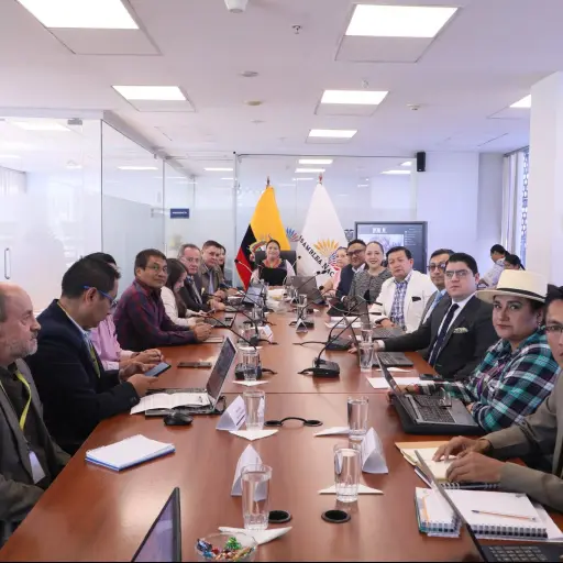 Comisión de Educación analiza acceso escolar de estudiantes Chachi desplazados por inseguridad