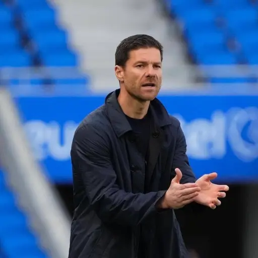 Xabi Alonso sería el nuevo entrenador del Chelsea de Moisés Caicedo