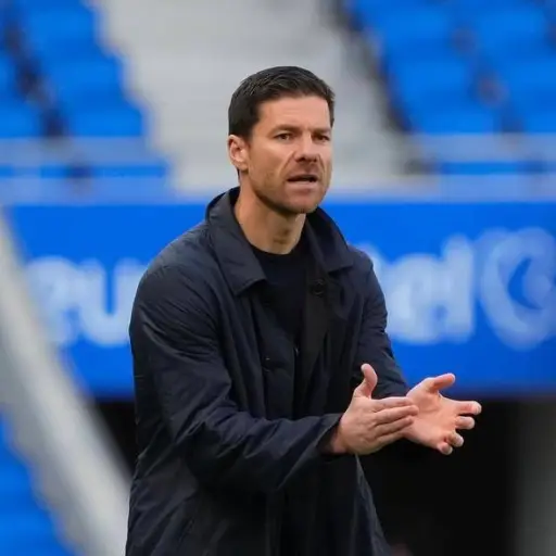 Xabi Alonso es anunciado oficialmente como nuevo entrenador del Chelsea, de Moisés Caicedo, por las próximas cuatro temporadas