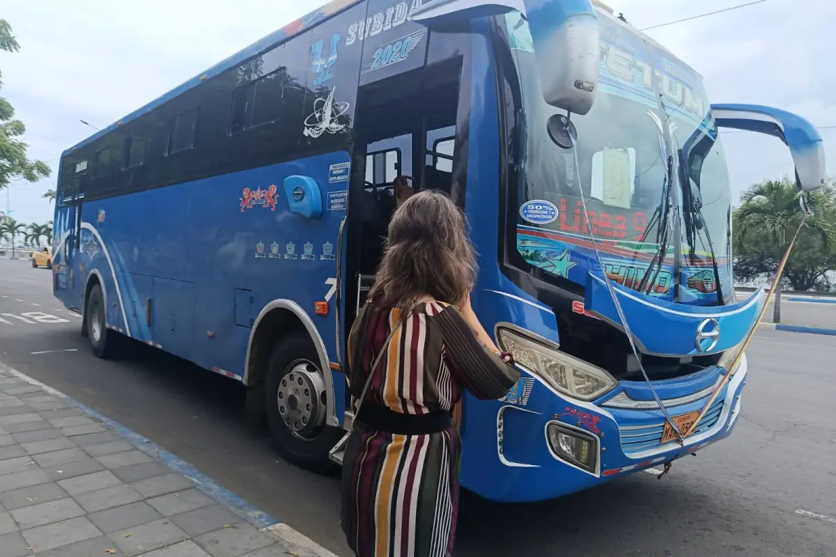 Sí habrá buses este lunes, pero cambiarán horarios y frecuencias en el servicio., El Diario