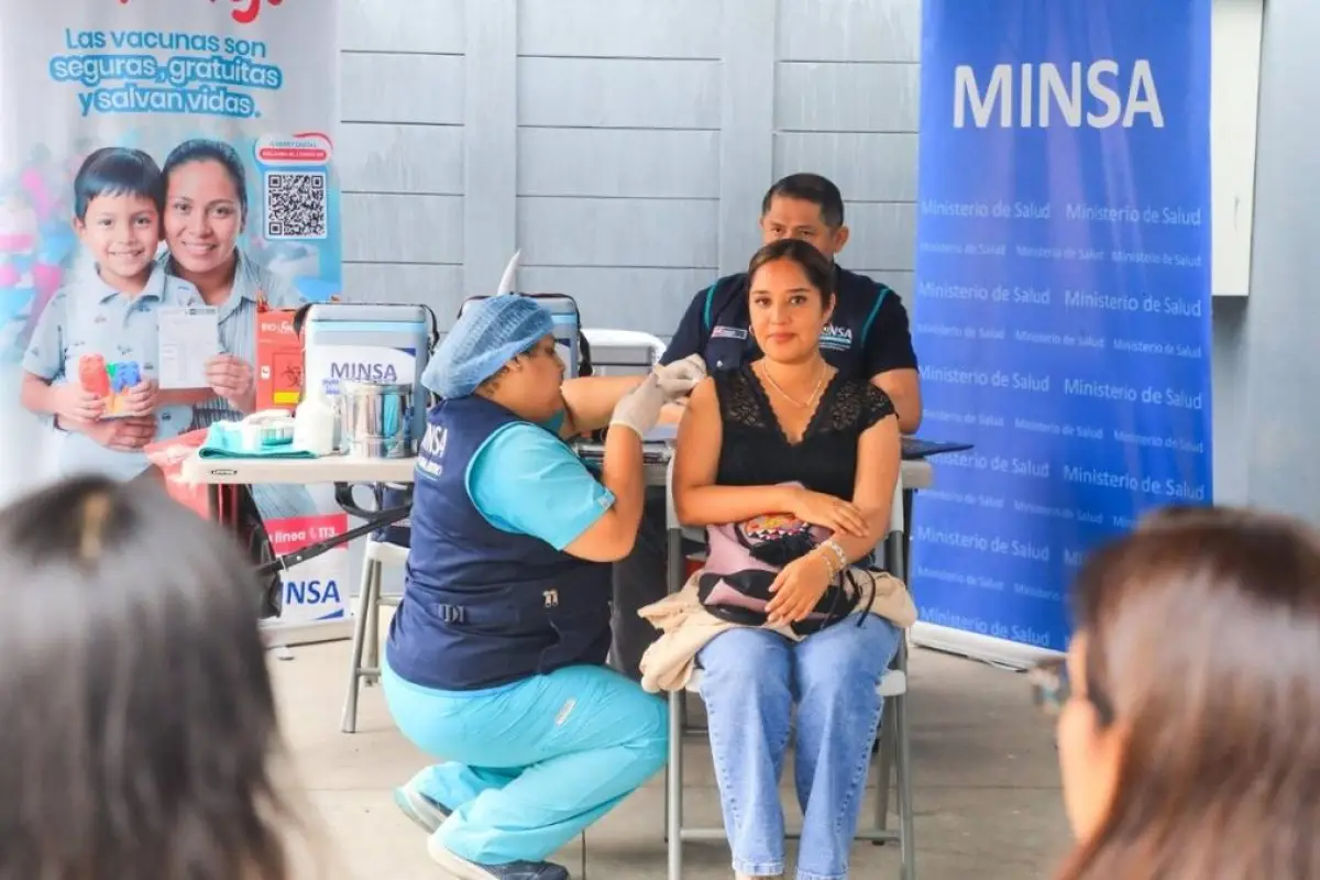 Gobierno peruano declara emergencia sanitaria por brote de sarampión en 14 regiones.