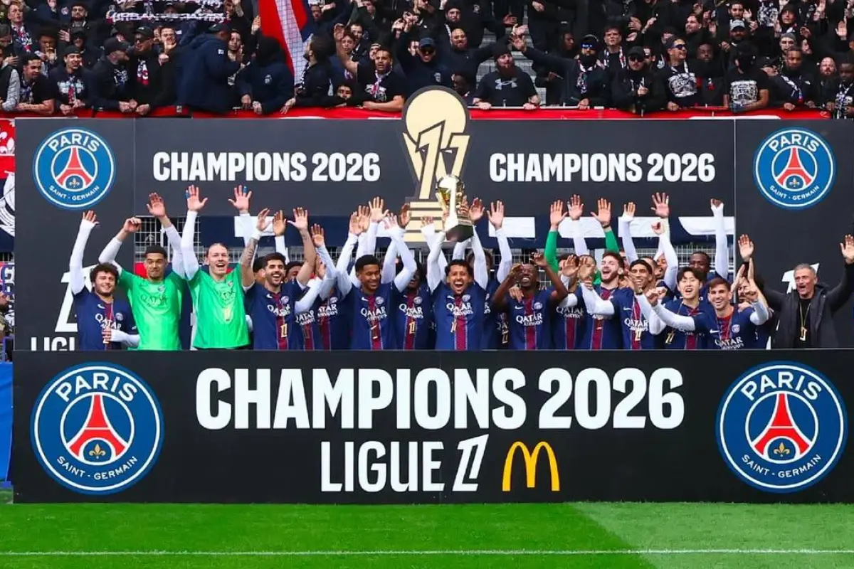 PSG de Willian Pacho recibió el trofeo de campeón