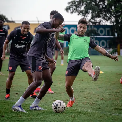 Jefferson Intriago y Héctor Villalba están bajo supervisión médica en Barcelona SC tras el partido ante Aucas