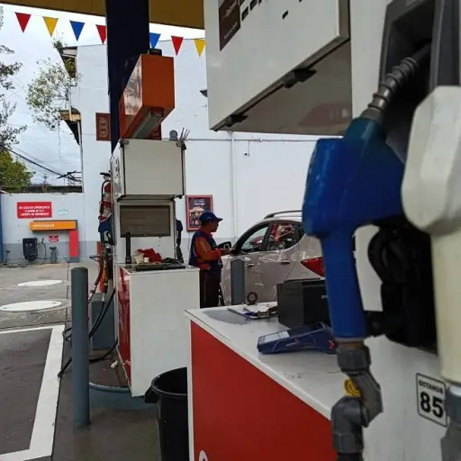Distribuidoras de combustible pueden solicitar salvoconductos para operar durante toque de queda