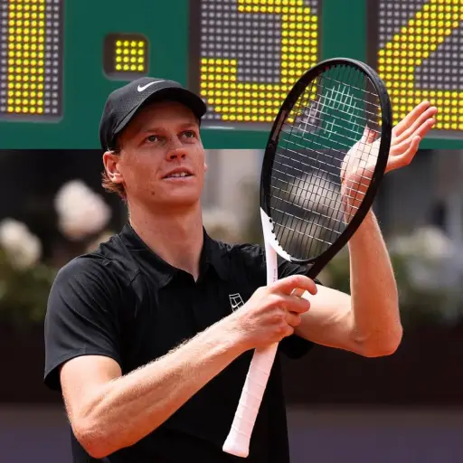 Jannik Sinner supera récord de Novak Djokovic y avanza a semifinales en el Masters 1000 de Roma