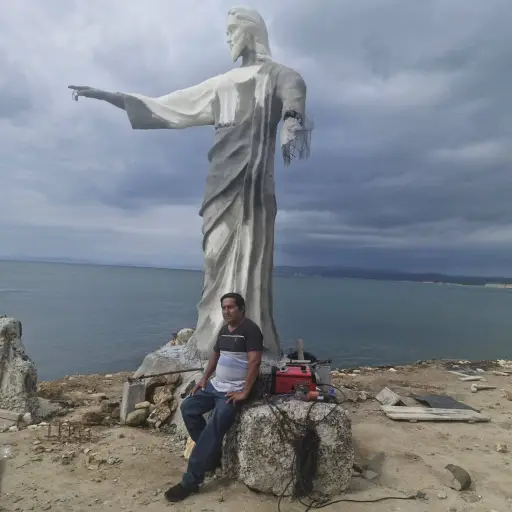 Luis Meza, el escultor que encontró su destino en una iglesia equivocada