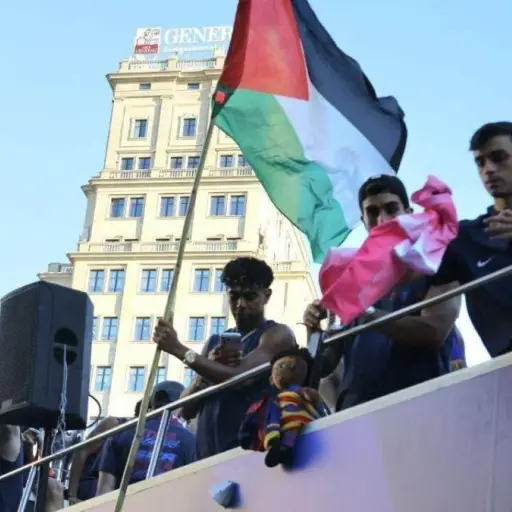 La bandera de Palestina que flameó Lamine Yamal encendió el debate