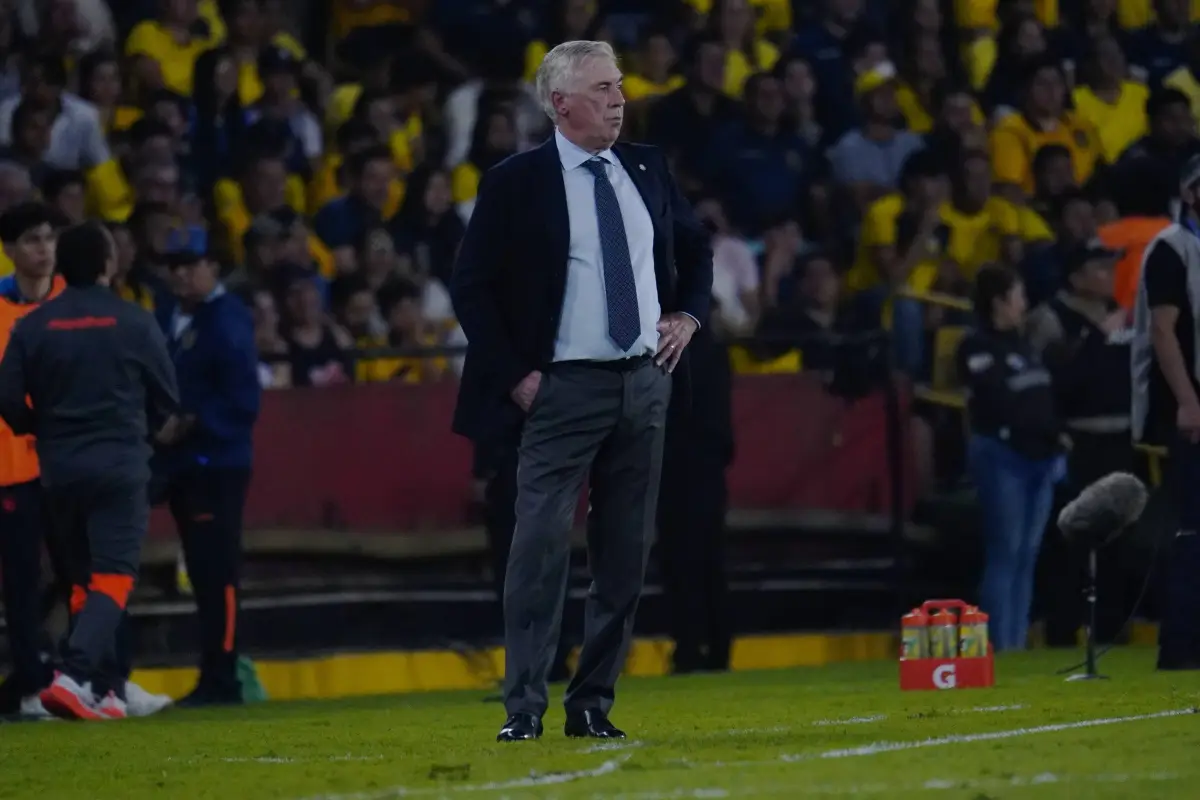 Ancelotti dirigiendo un partido Brasil vs. Ecuador por las Eliminatorias al Mundial 2026., API/César Muñoz.