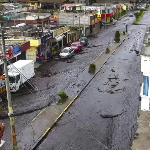 Instituciones educativas adoptan clases virtuales tras el impacto de un aluvión en el cantón Mejía, Pichincha