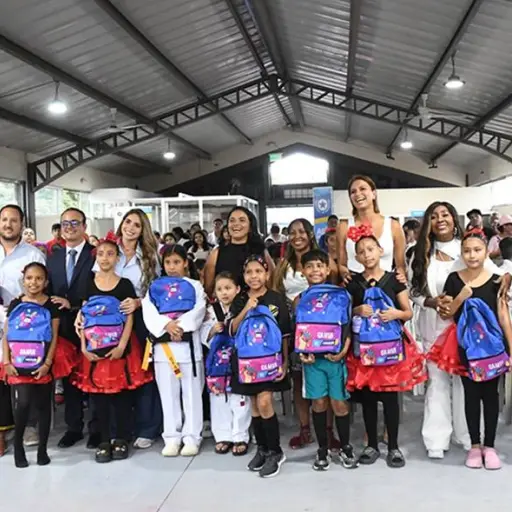 Programa Edúcate Guayaquil distribuye kits escolares a beneficiarios de cursos vacacionales