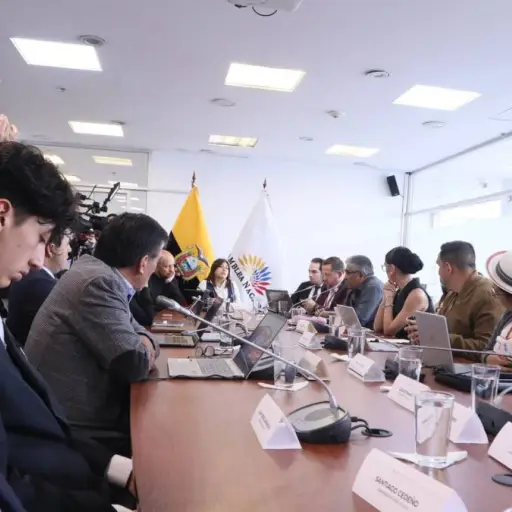 La Asamblea Nacional recibe propuesta para endurecer Ley de Tránsito tras muerte de estudiante en Quito