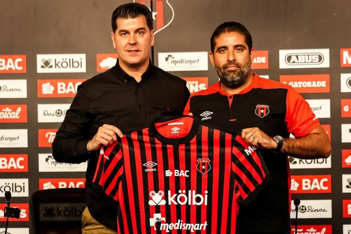 Ismael Rescalvo es presentado como entrenador de Alajuelense