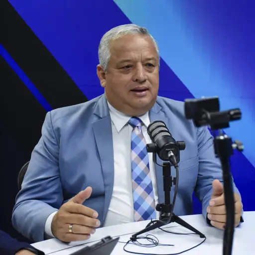 La Universidad Laica Eloy Alfaro de Manabí (ULEAM) fortalece su infraestructura, laboratorios y programas rurales para ampliar el acceso universitario en la provincia