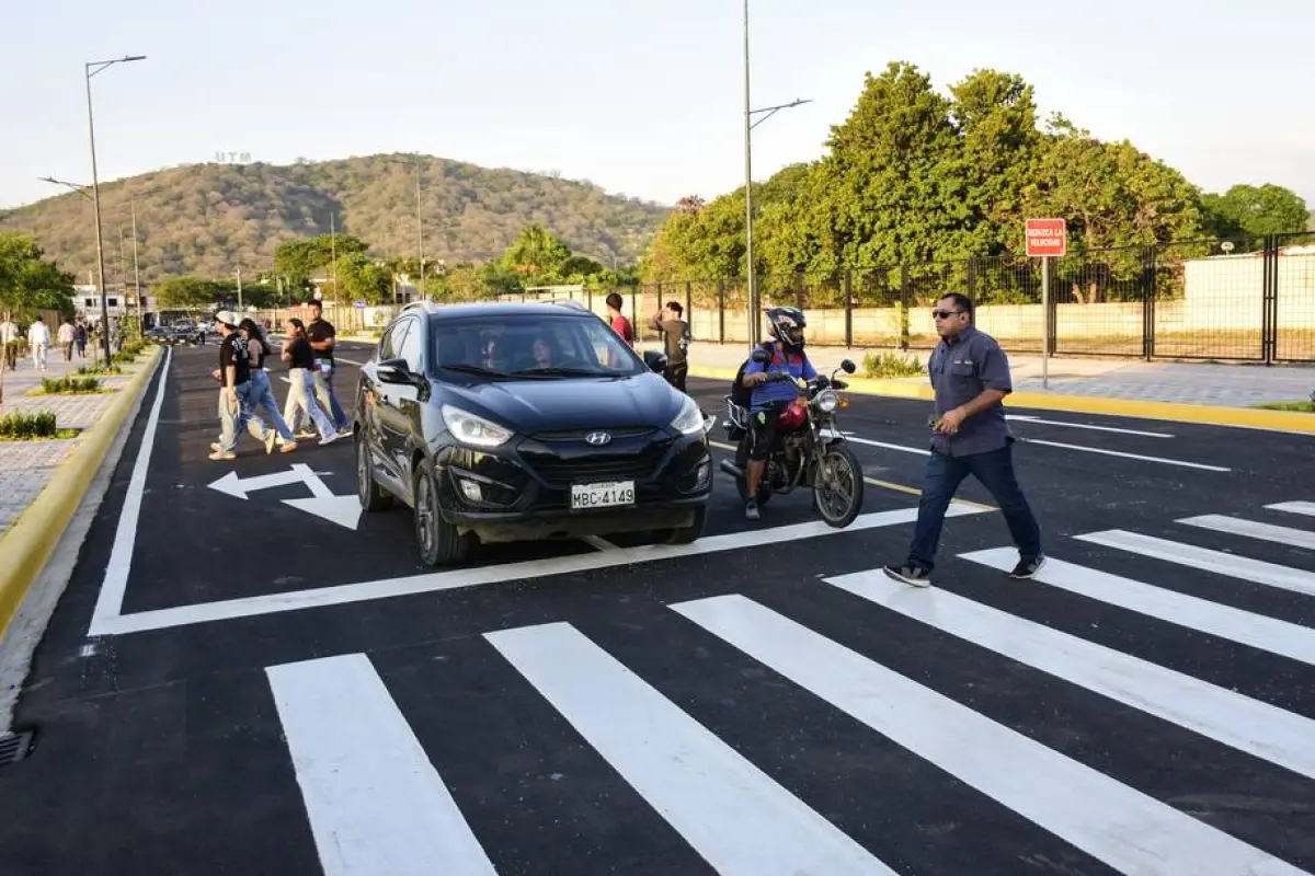 Alcalde Javier Pincay inaugura la calle VT0 en Portoviejo el 14 de mayo de 2026