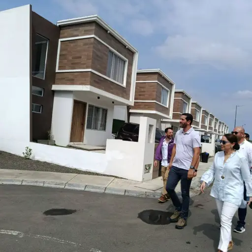 Ministro Luque inspecciona ‘Altos del Pacífico’: el ejemplo de Manta en la expansión del crédito MITI-MITI