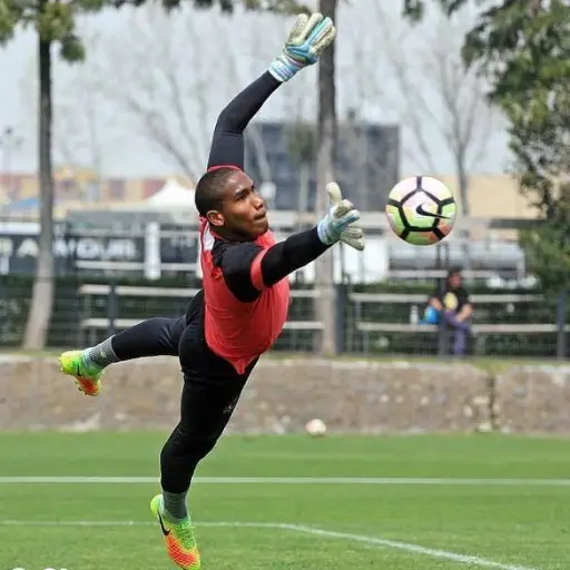 El arquero Omar Carabalí recibe autorización de la FIFA para ser elegible por Ecuador en el Mundial 2026