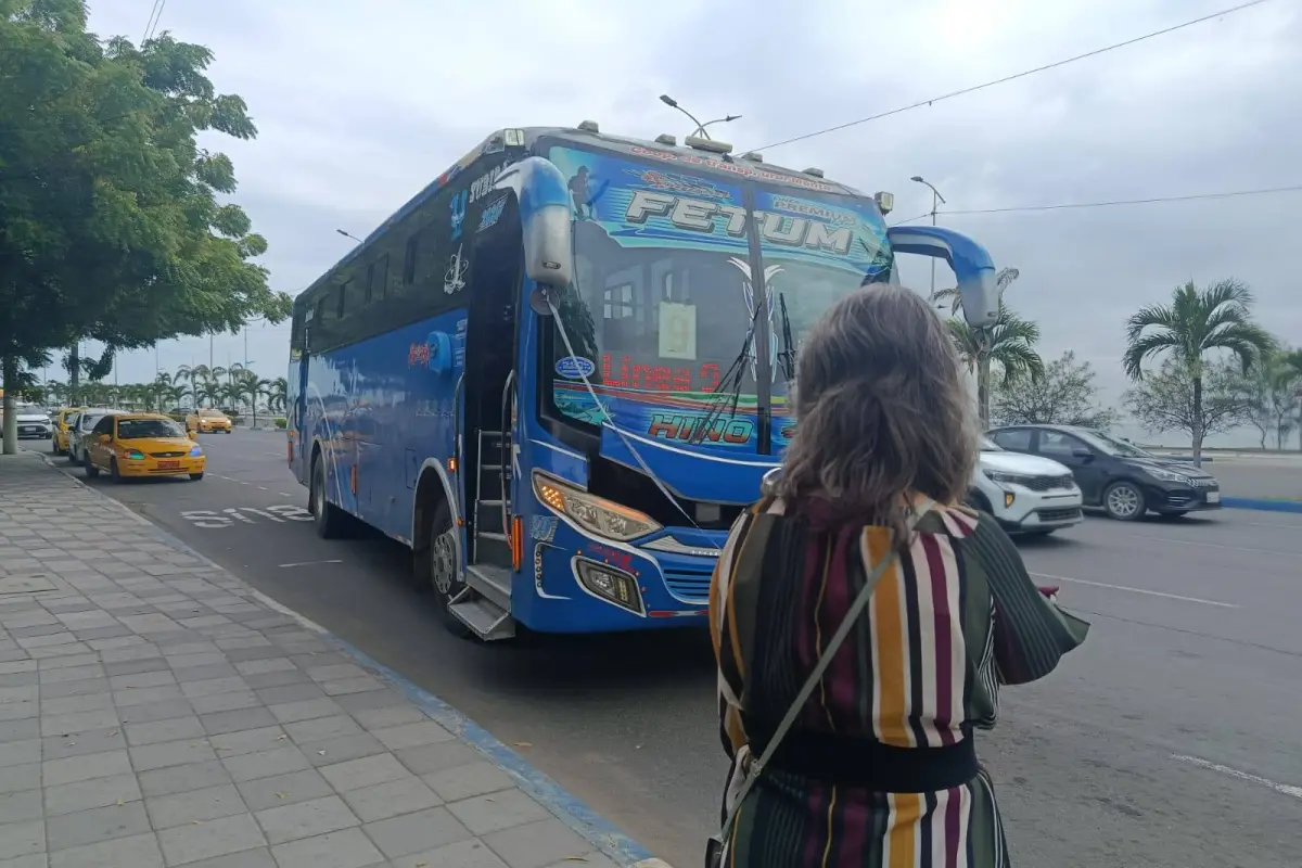 Usuarios de buses urbanos se mantienen en vilo ante la posibilidad de la suspensión del servicio de buses el lunes 18 de mayo de 2026, por el incremento de la tarifa de pasajes., El Diario