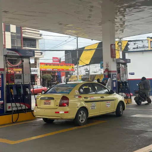 Manabí enfrenta abastecimiento parcial de combustible