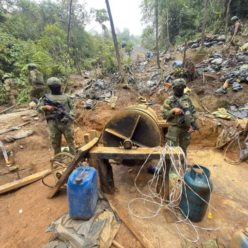 Destruyen maquinaria y equipos utilizados para minería ilegal en Imbabura