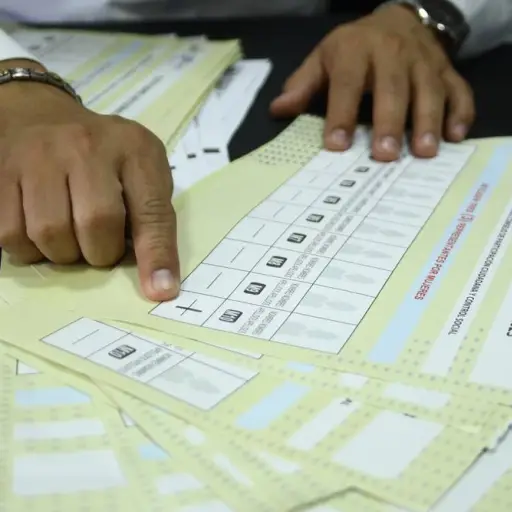 Elecciones seccionales en Ecuador: CNE imprimirá 89,3 millones de papeletas para los comicios de 2026