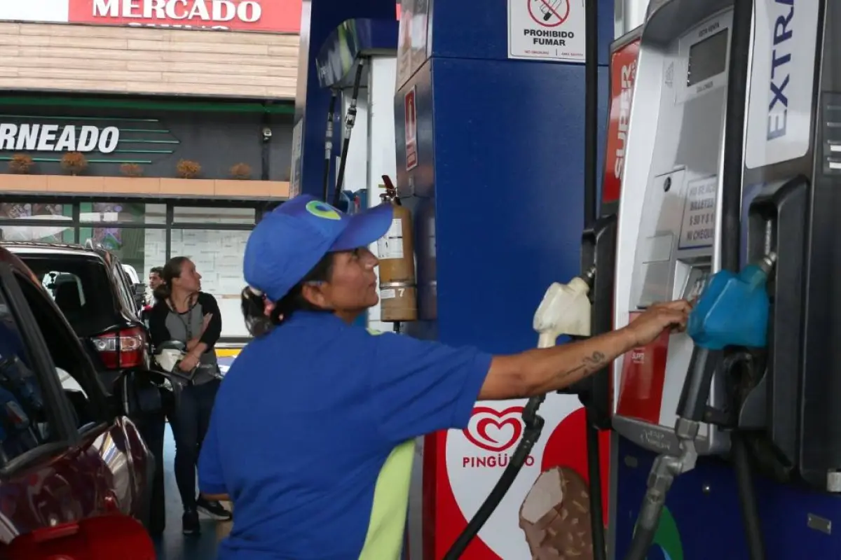 ¿Por qué sube el precio de la gasolina en Ecuador? La crisis mundial golpea el bolsillo de los ecuatorianos.