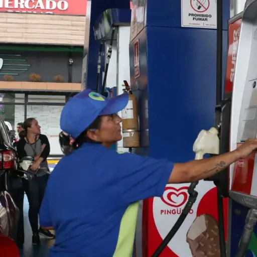 ¿Por qué sube el precio de la gasolina en Ecuador? La crisis mundial golpea el bolsillo de los ecuatorianos